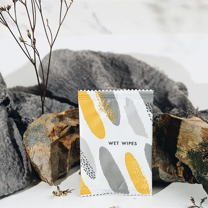 प्राकृतिक कुत्ते को संवारने वाले वाइप्स